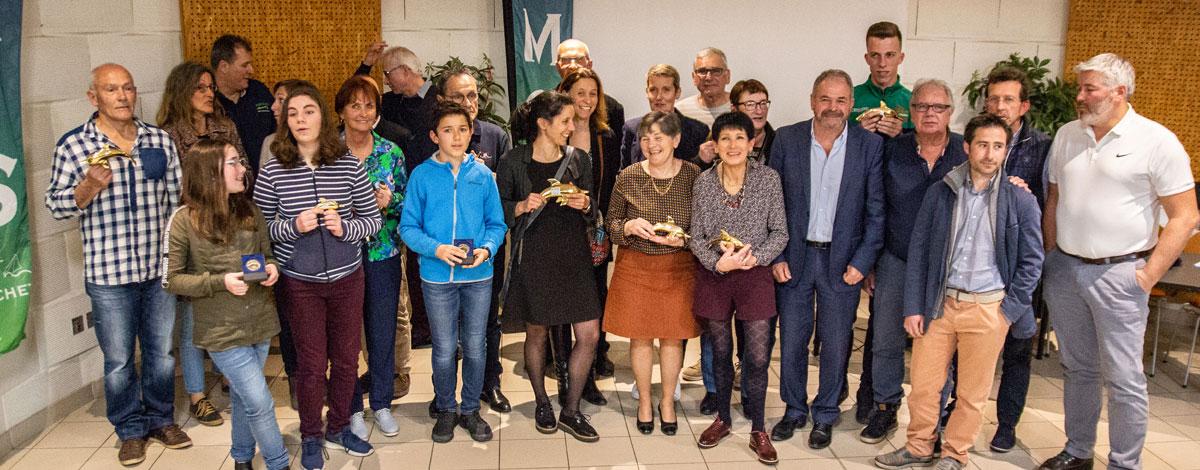 La traditionnelle cérémonie des Dauphins fait salle comble