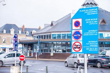 Place du Marché, la nouvelle zone bleue est en place !