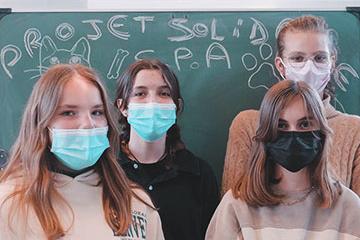 Solidarité : un calendrier de l’avent qui a du chien !